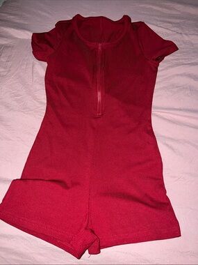 Source Unknown Red Ribbed Short Sleeve Romper with Front Zip
